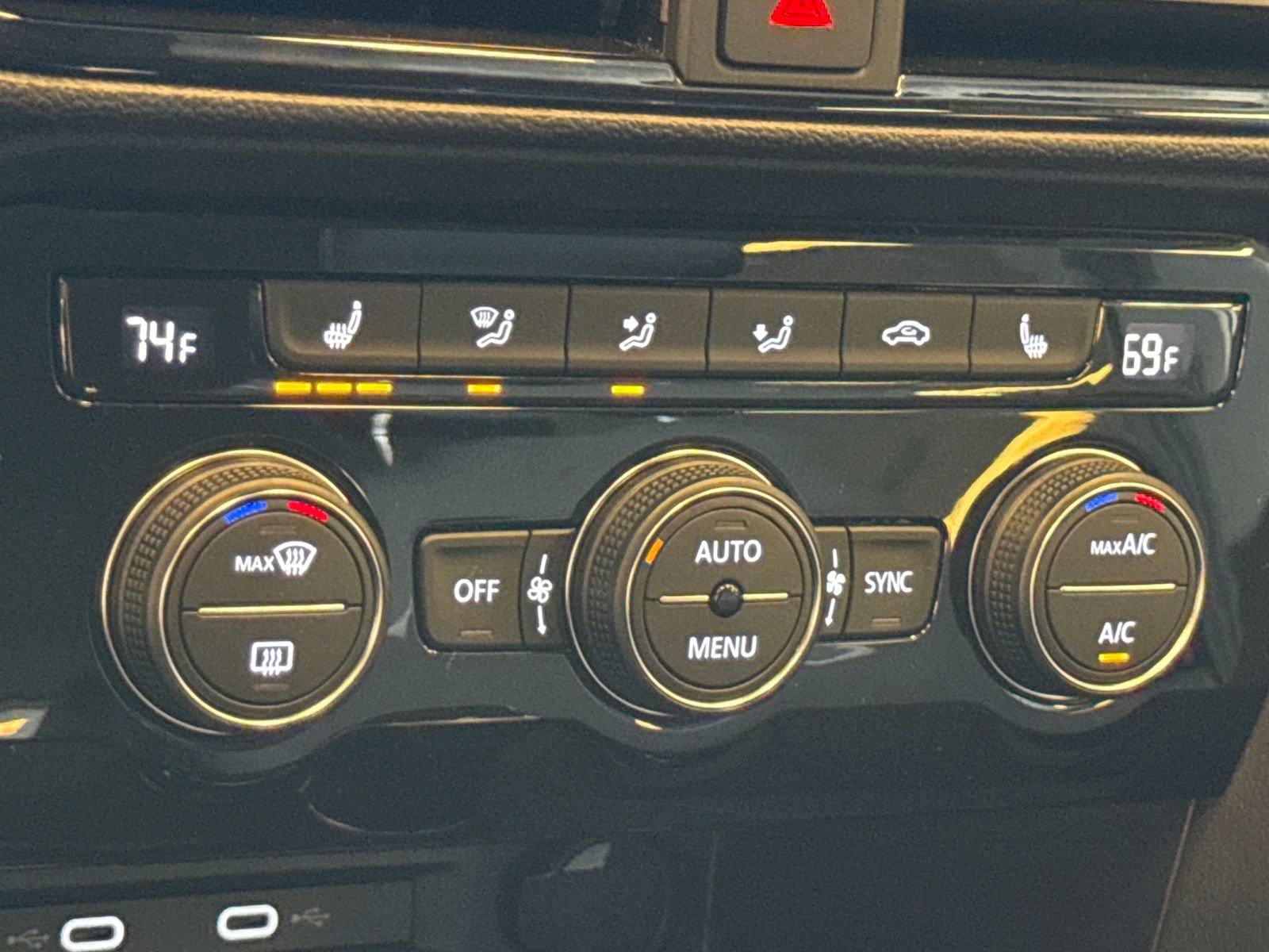 Certified 2024 Volkswagen Taos SE image 35