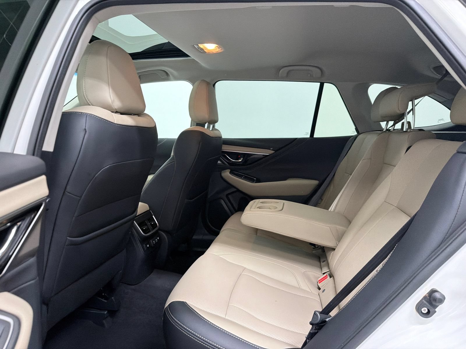 Used 2022 Subaru Outback Limited AWD/4WD image 17