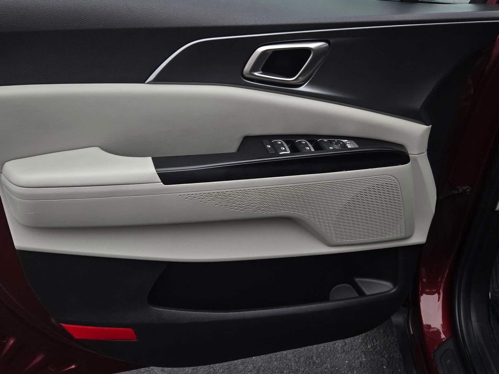 Used 2024 Kia Carnival LX image 9