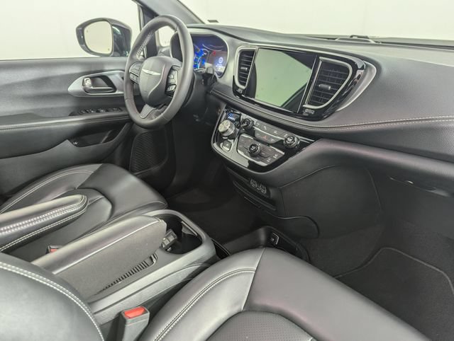 Used 2024 Chrysler Pacifica Limited FWD image 29