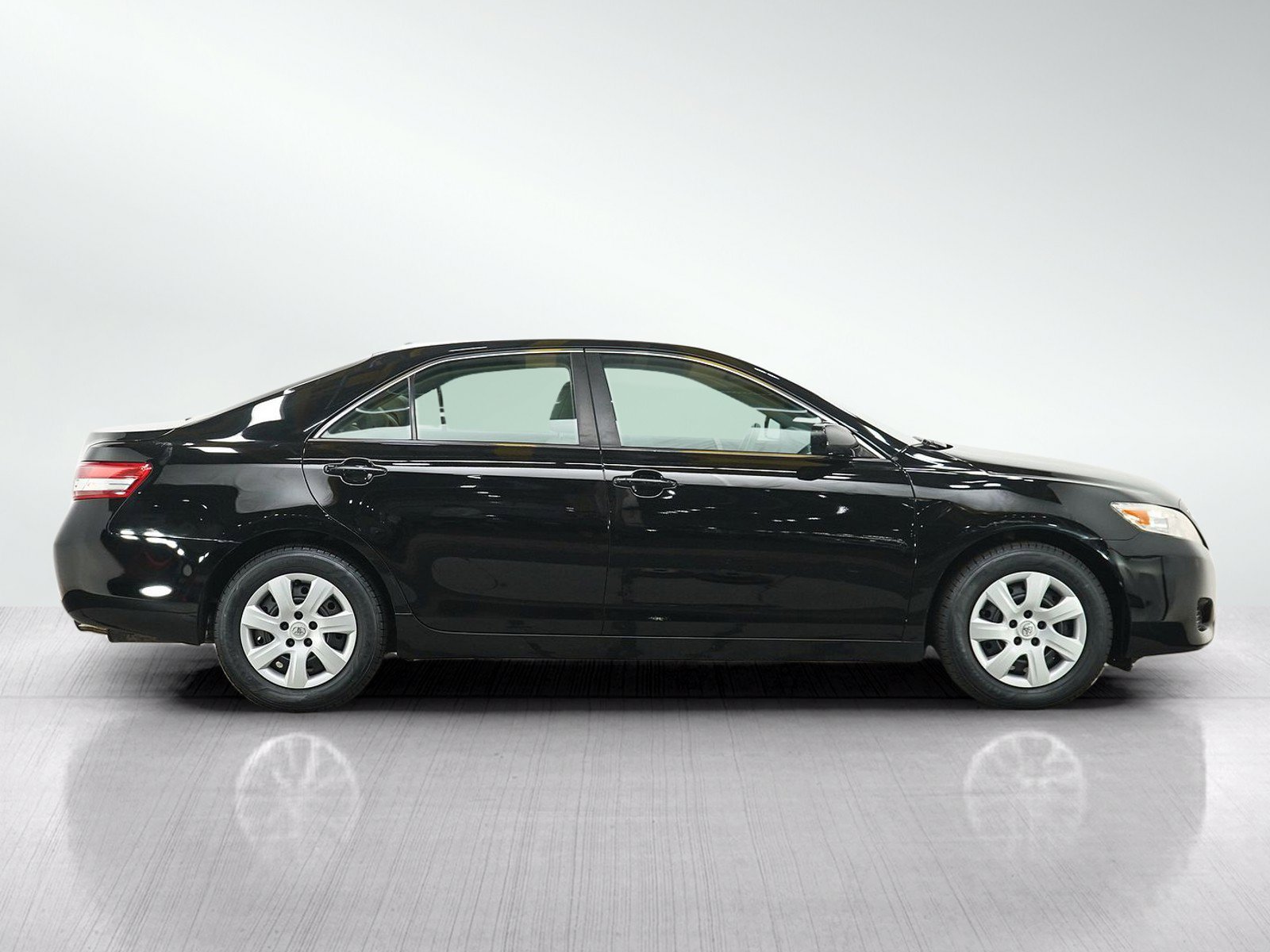 Used 2010 Toyota Camry LE FWD image 6
