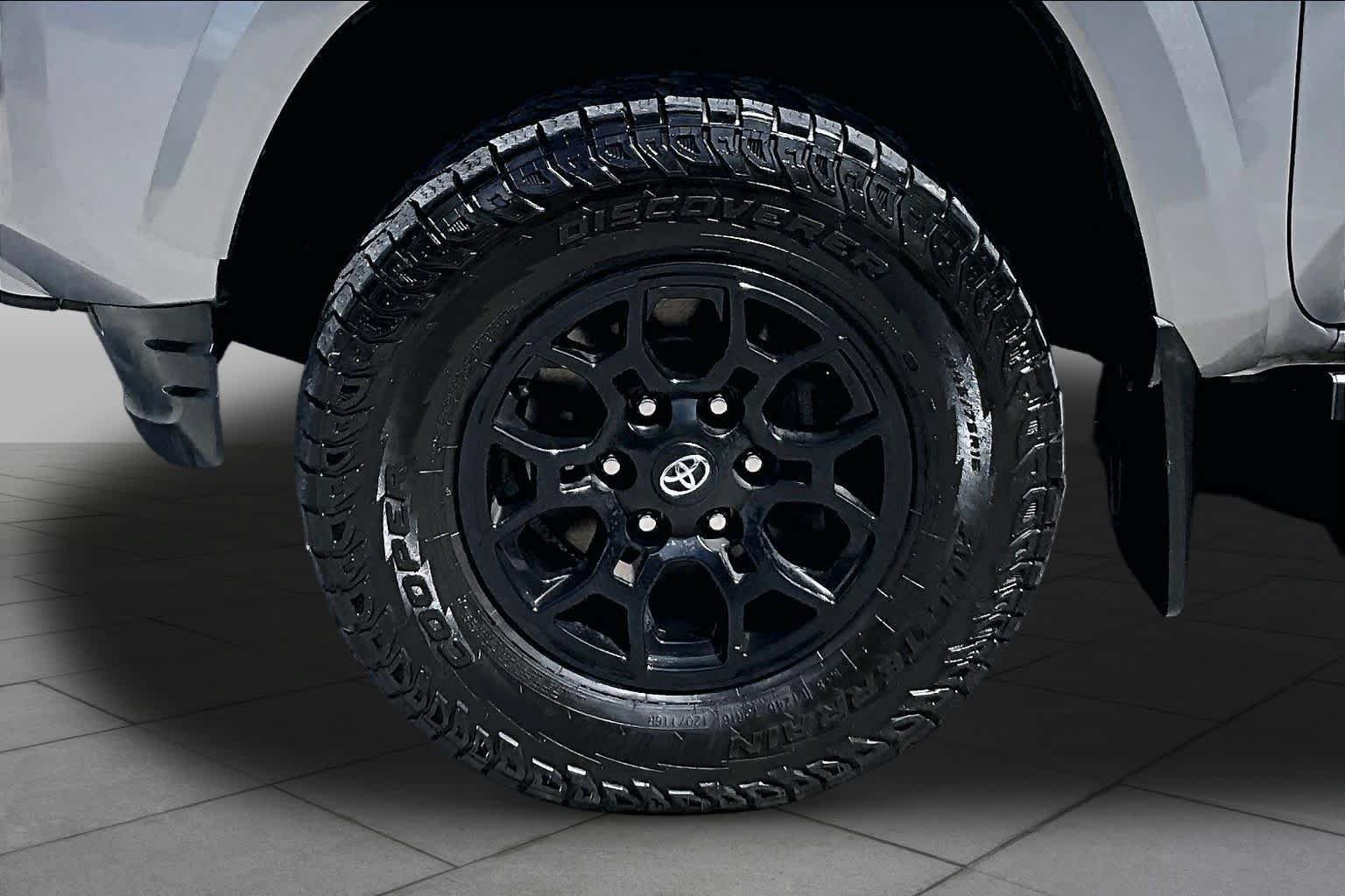 Used 2021 Toyota Tacoma SR5 RWD image 11