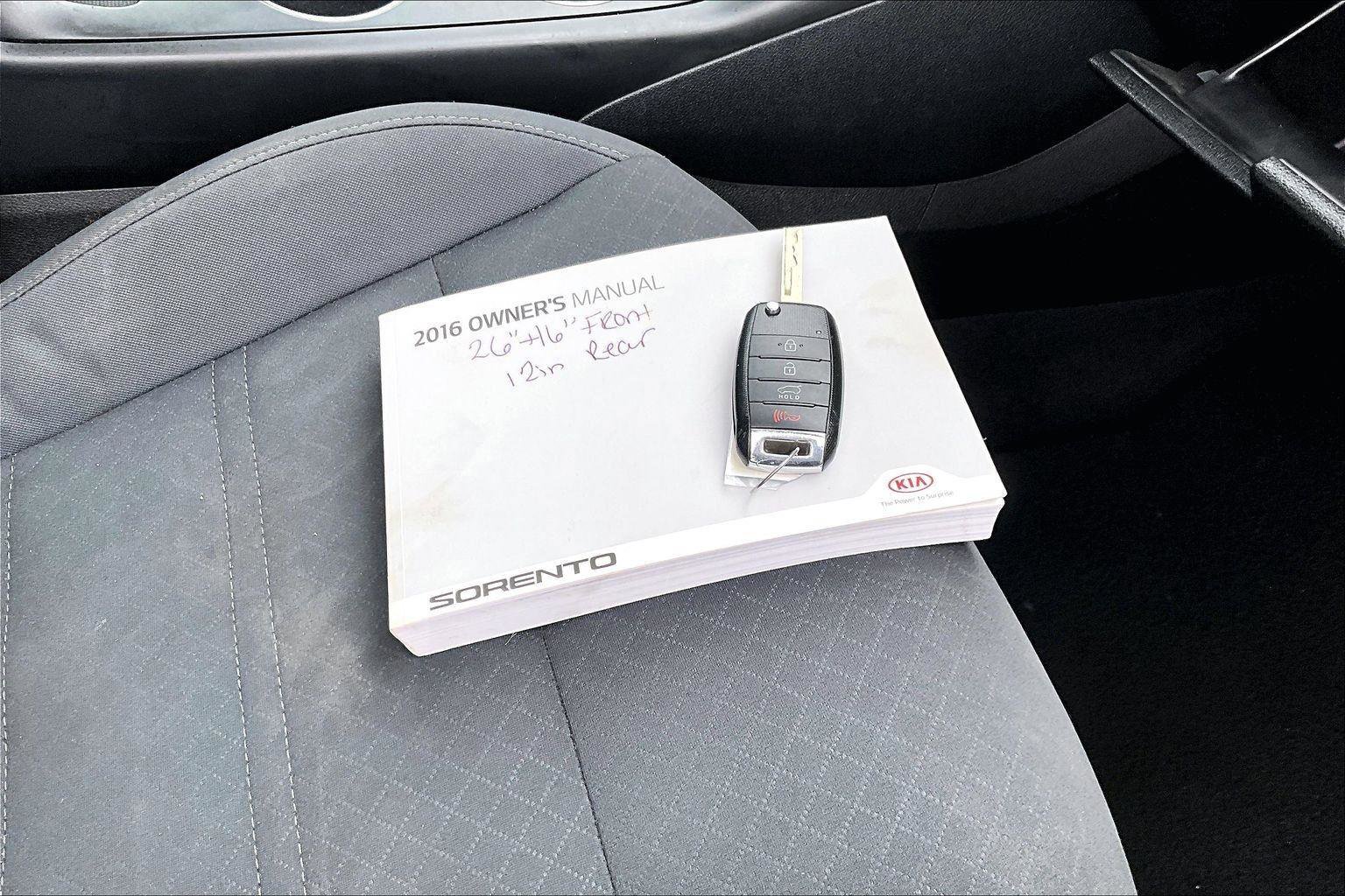 Used 2016 Kia Sorento LX w/ LX Convenience Package image 12