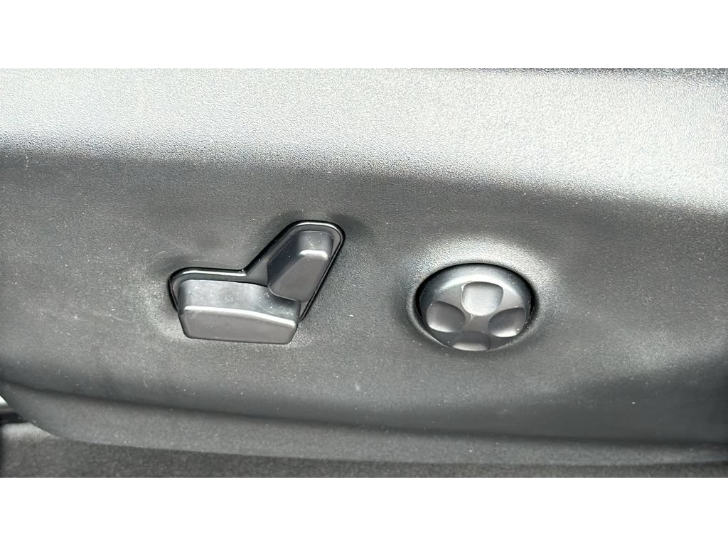 Used 2017 Chrysler Pacifica Limited w/ Advanced Safetytec Group FWD image 33