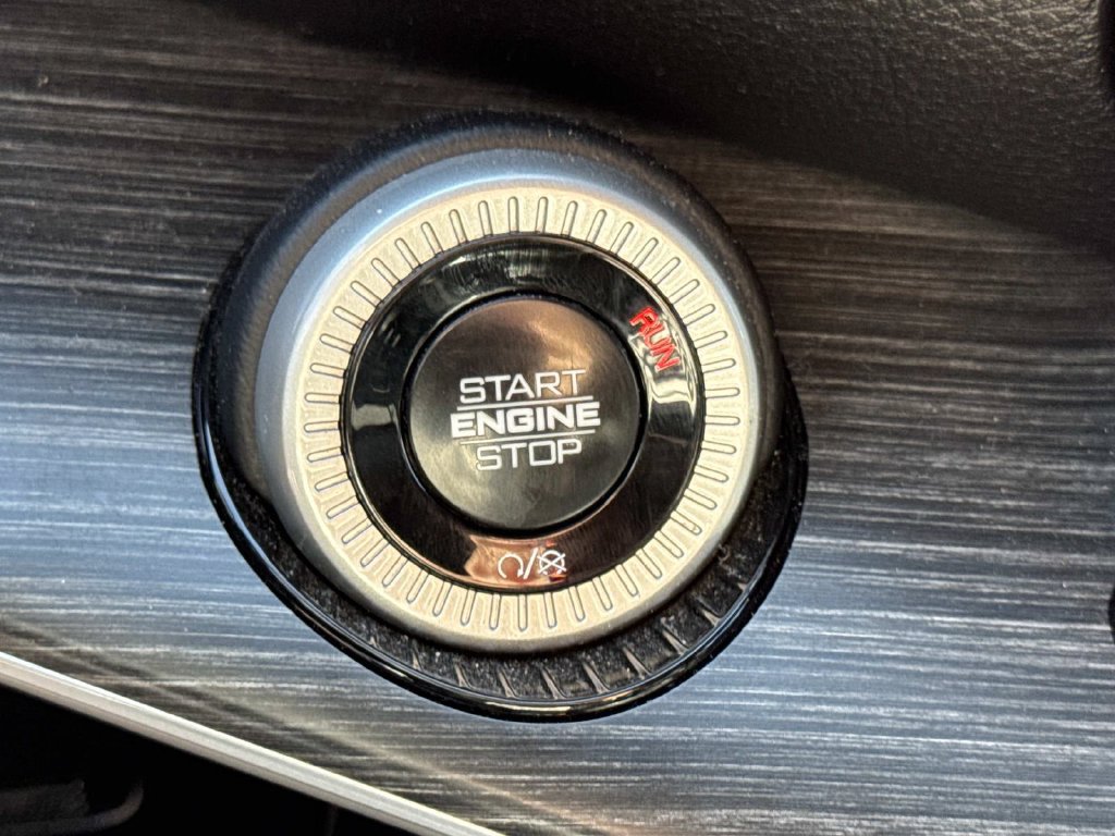 Used 2024 Jeep Wagoneer Series II RWD image 27