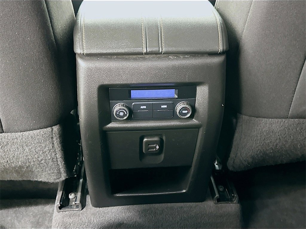 Used 2021 Chevrolet Traverse LT image 25