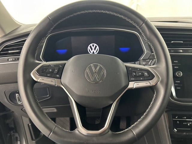 Used 2022 Volkswagen Tiguan SE w/ Panoramic Sunroof Package image 11
