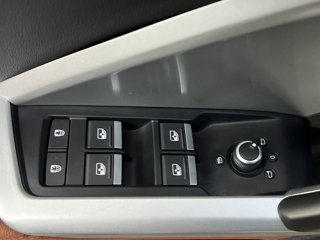 Used 2025 Audi Q3 2.0T Premium image 12