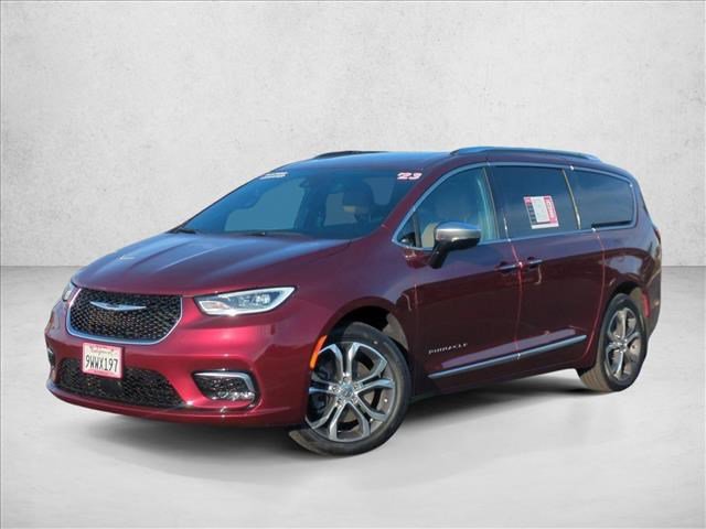 Used 2023 Chrysler Pacifica Pinnacle image 1
