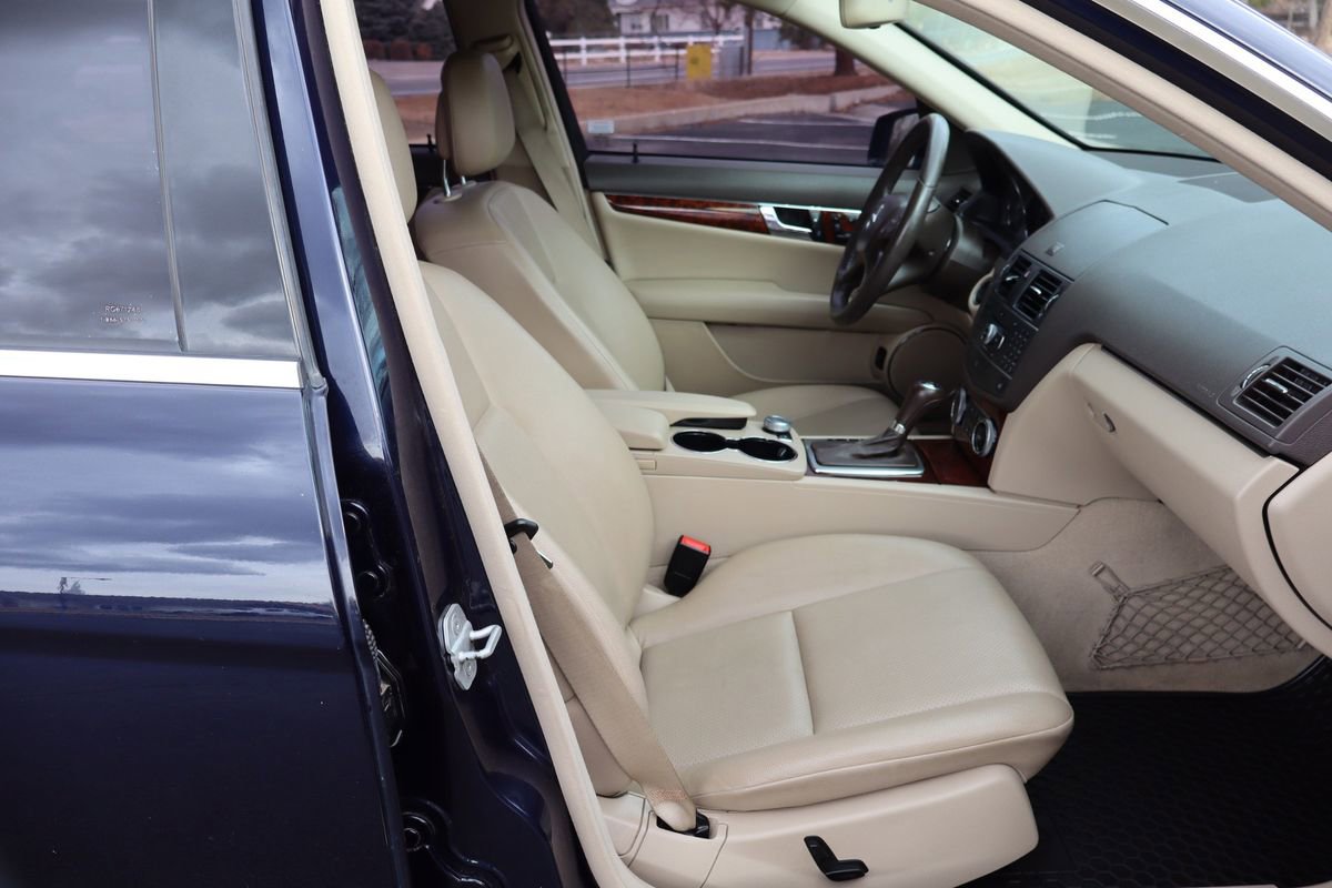 Used 2011 Mercedes-Benz C 300 4MATIC Sedan image 22