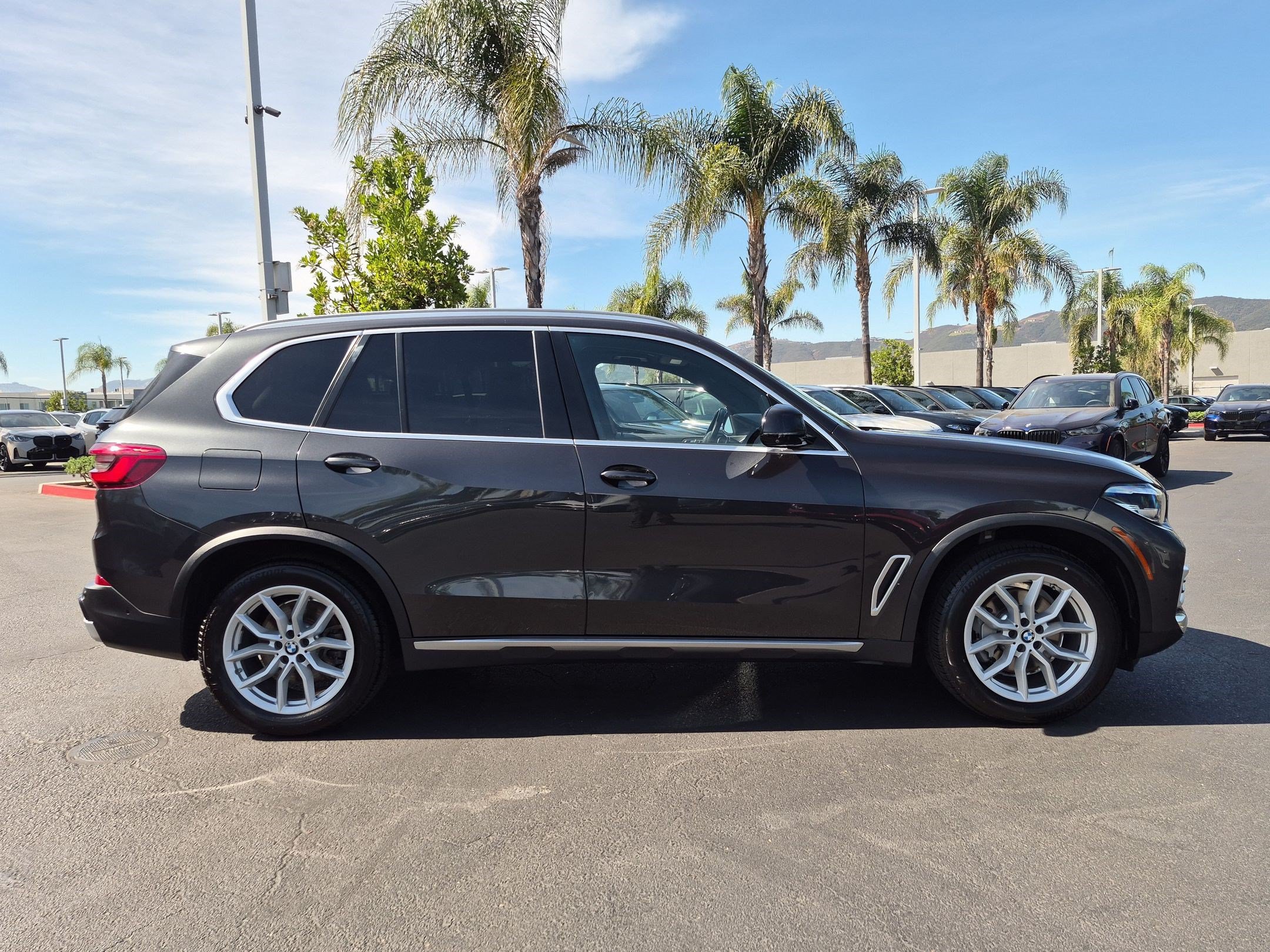 Used 2019 BMW X5 xDrive40i w/ Parking Assistance Package AWD/4WD image 11