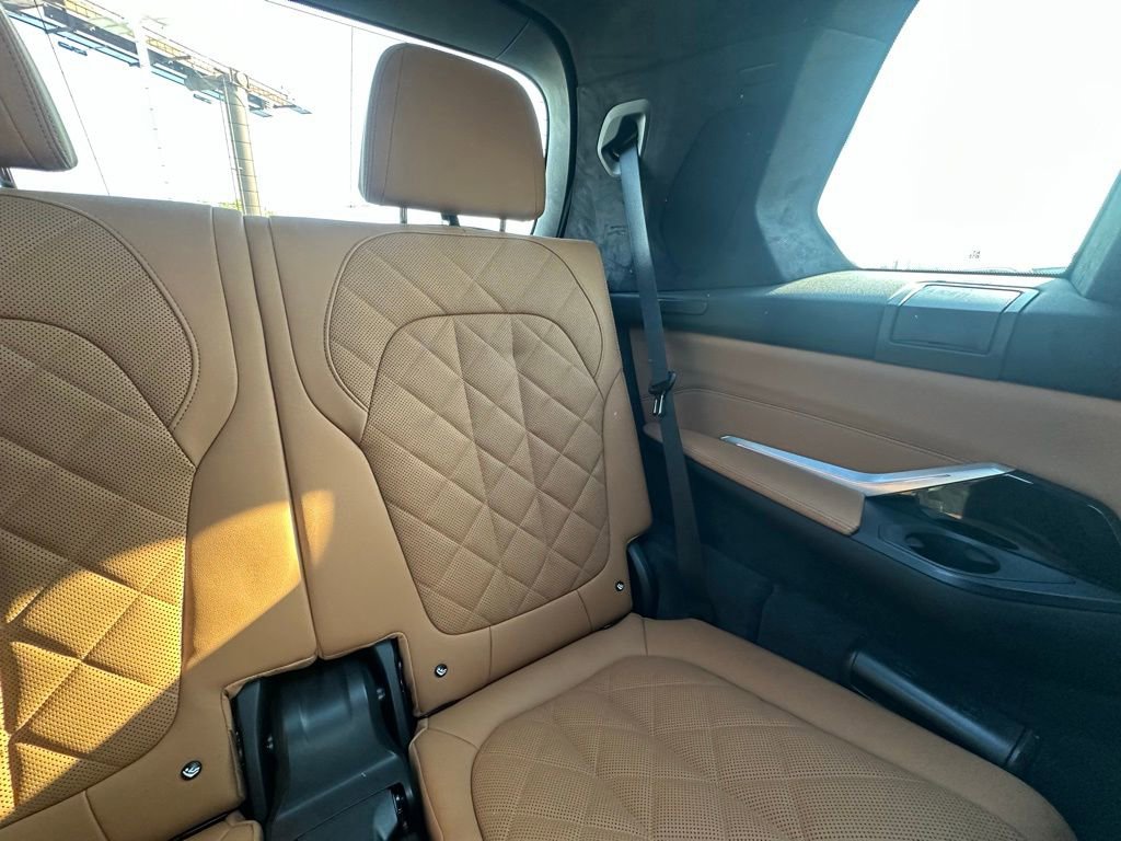 Certified 2024 BMW X7 xDrive40i w/ M Sport Package image 28
