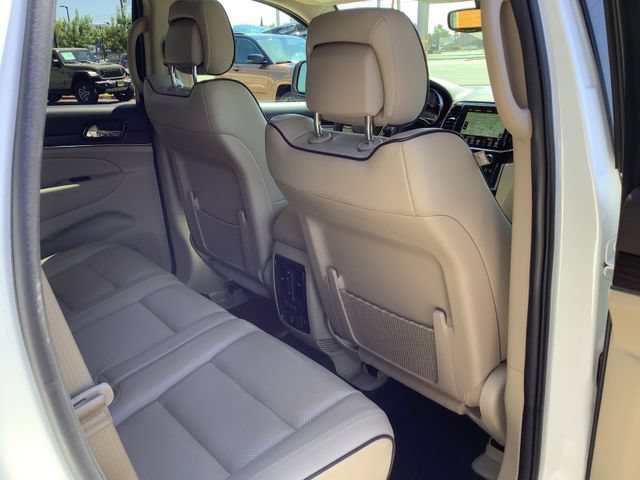 Used 2020 Jeep Grand Cherokee Overland AWD/4WD image 33