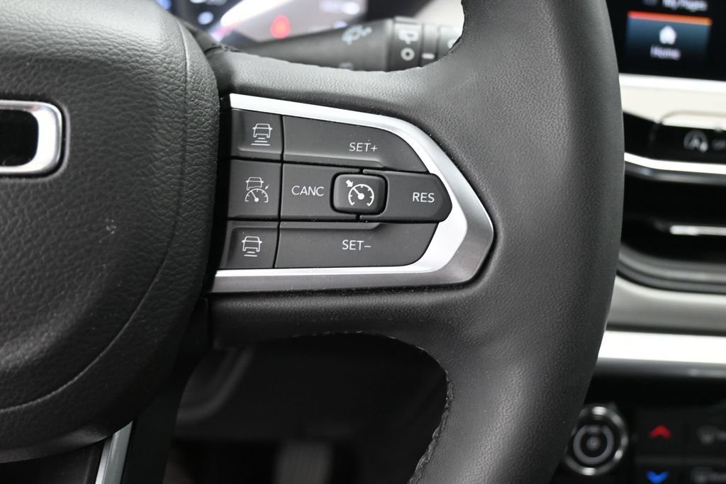 Used 2025 Jeep Compass Limited AWD/4WD image 41