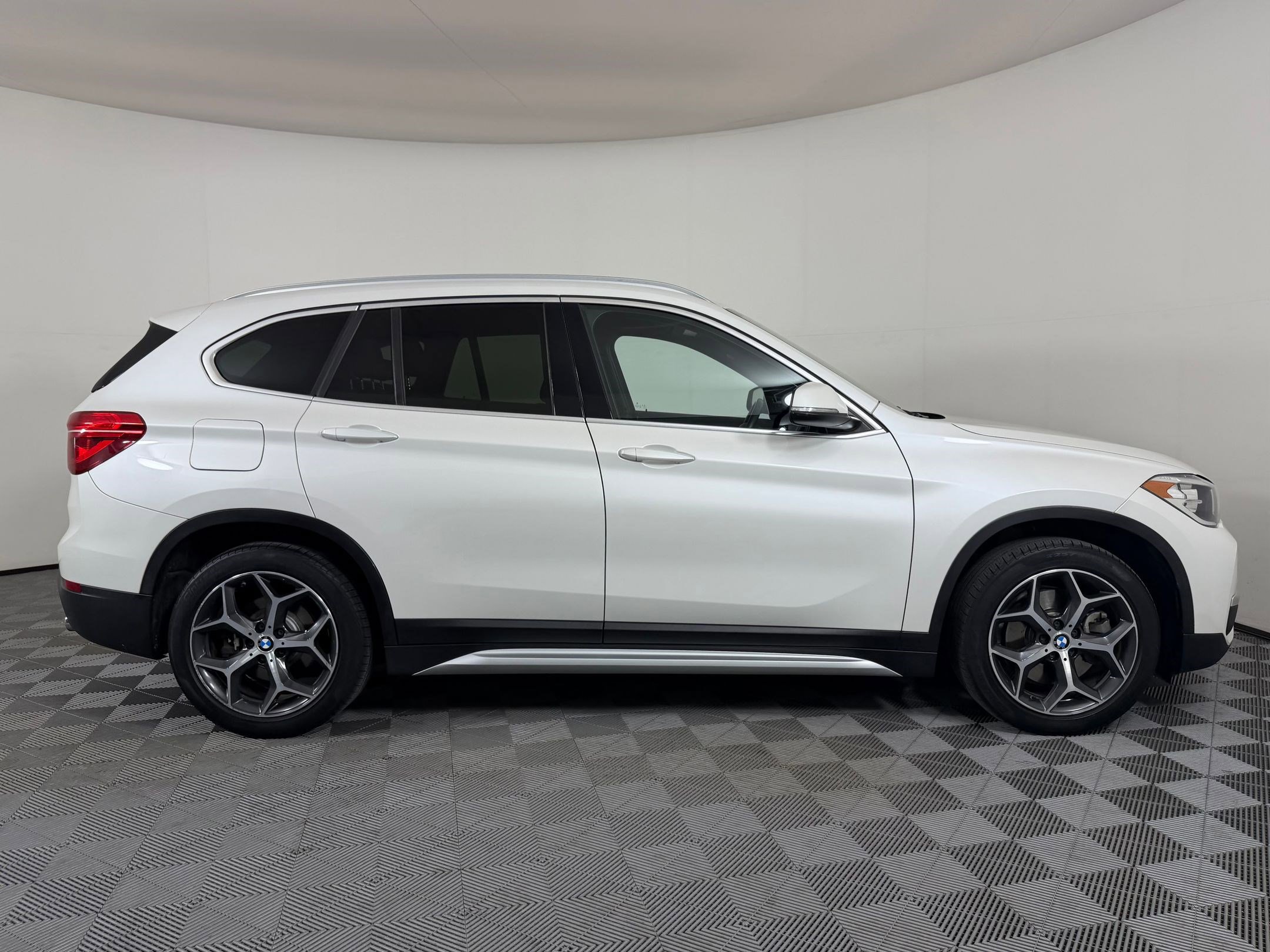 Used 2018 BMW X1 xDrive28i w/ Convenience Package image 8