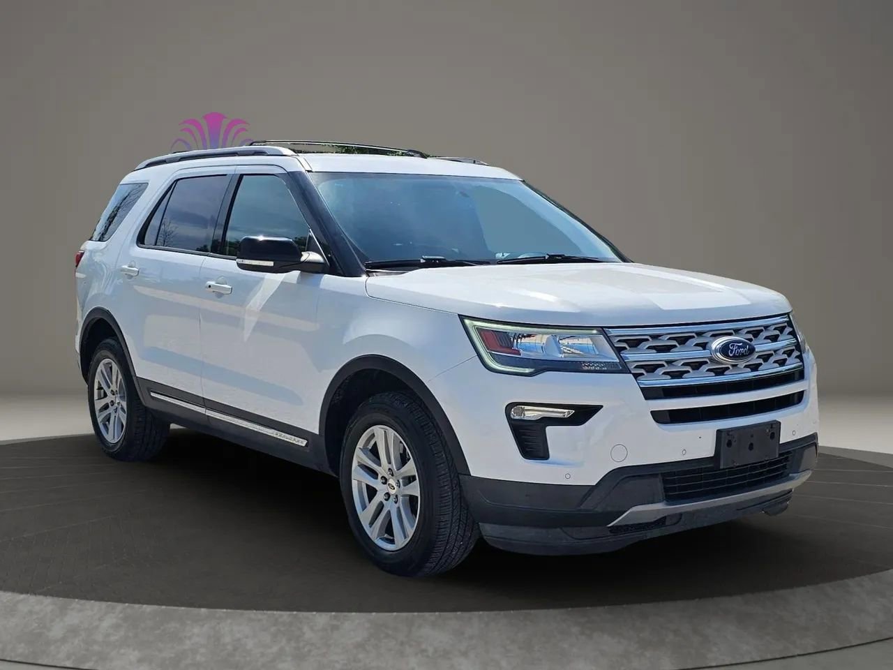 Used 2018 Ford Explorer XLT w/ Equipment Group 202A AWD/4WD image 7