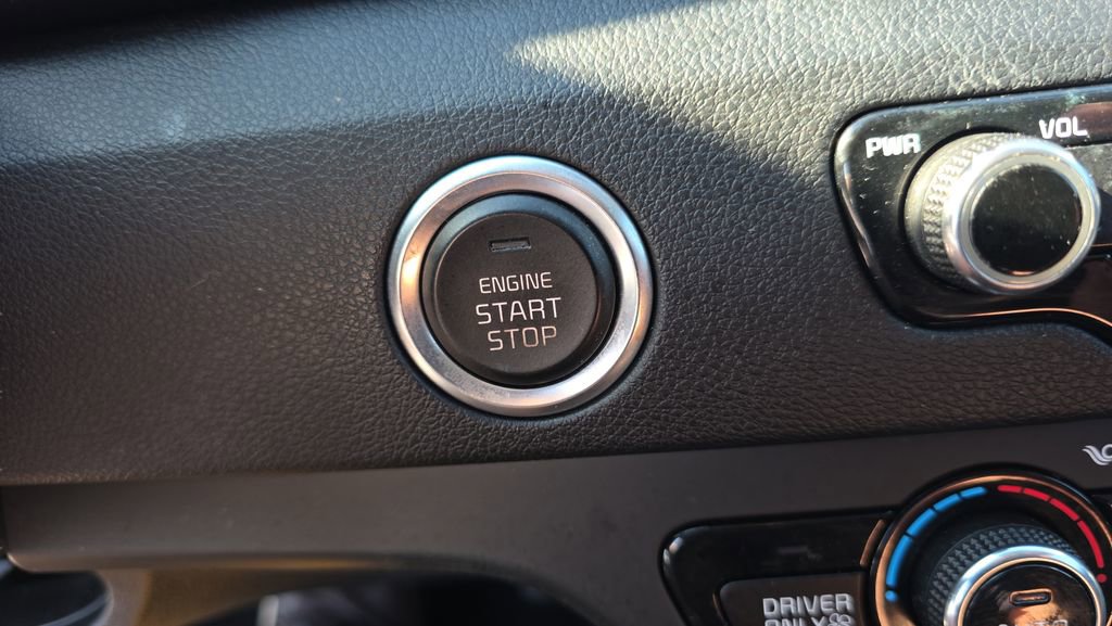 Used 2018 Kia Niro EX FWD image 26