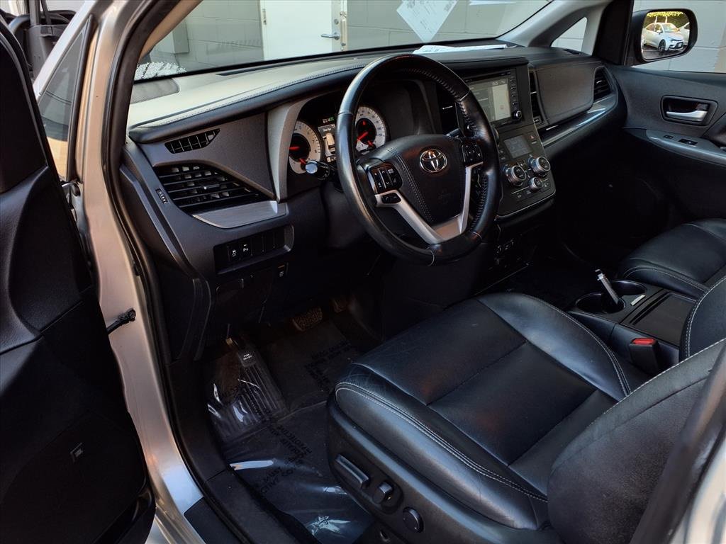 Certified 2019 Toyota Sienna SE Premium image 15