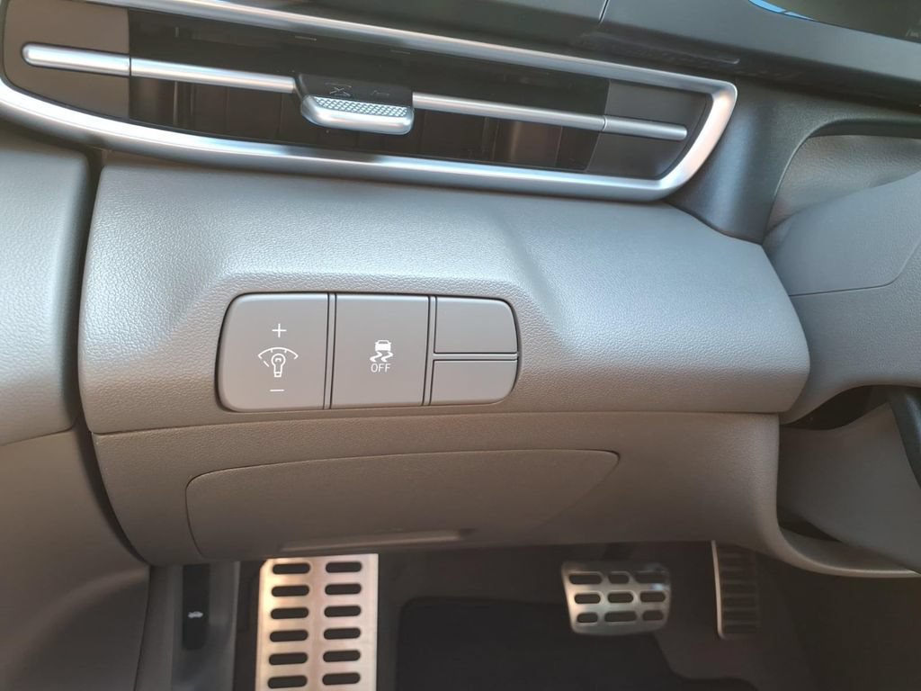 New 2026 Hyundai Elantra Sport FWD image 16
