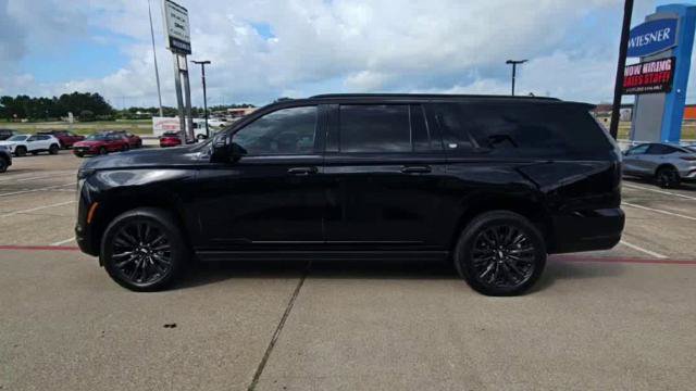 Used 2025 Cadillac Escalade ESV Sport w/ LPO, ONYX Package AWD/4WD image 4