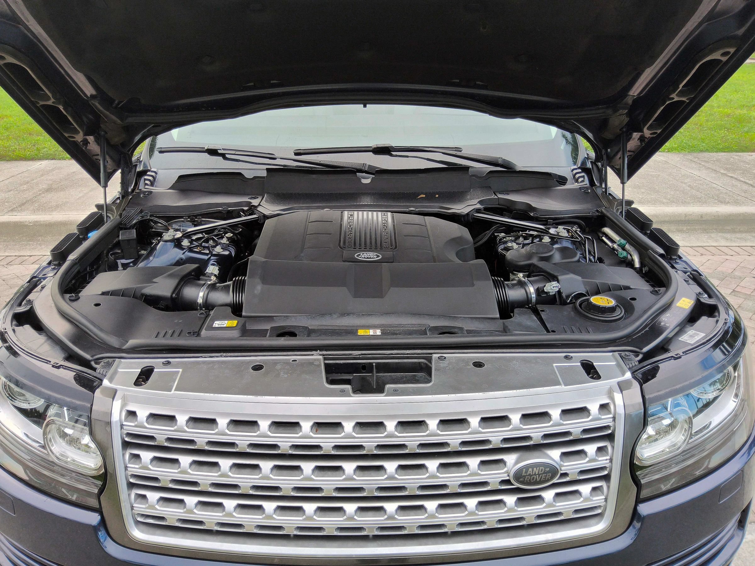 Used 2017 Land Rover Range Rover Supercharged AWD/4WD image 46