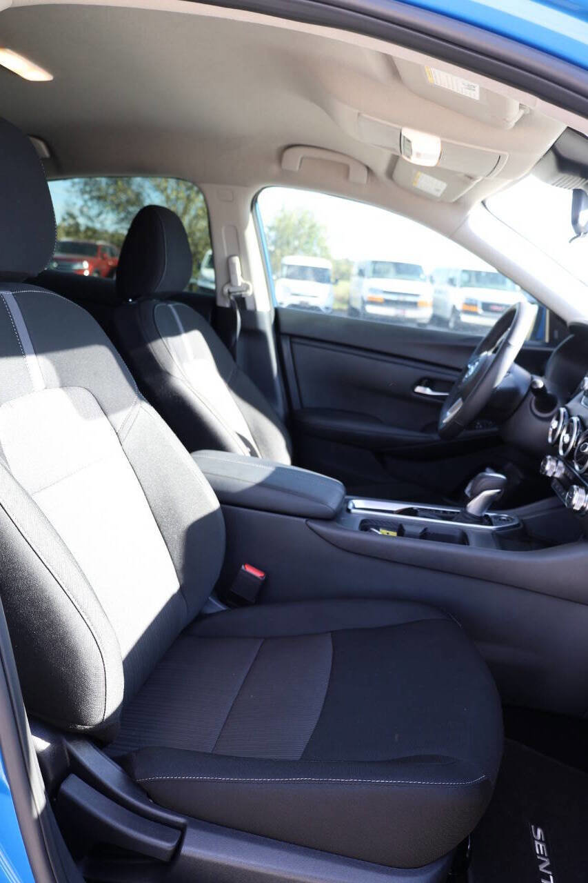 Used 2025 Nissan Sentra SV w/ All-Weather Package image 15