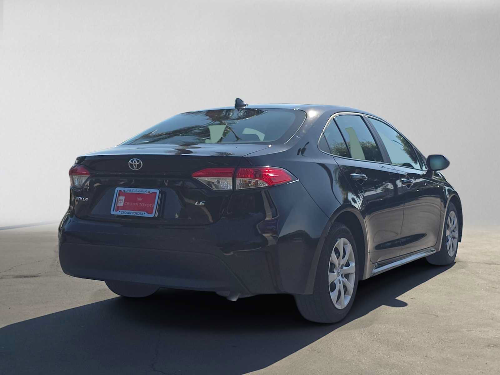 Used 2025 Toyota Corolla LE FWD image 3