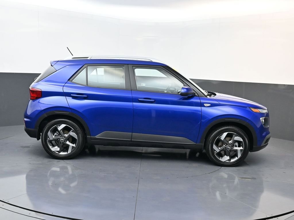 Certified 2025 Hyundai Venue SEL image 3