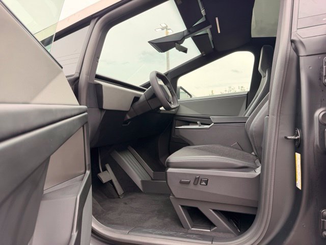Used 2026 Tesla Cybertruck AWD Crew Cab image 5