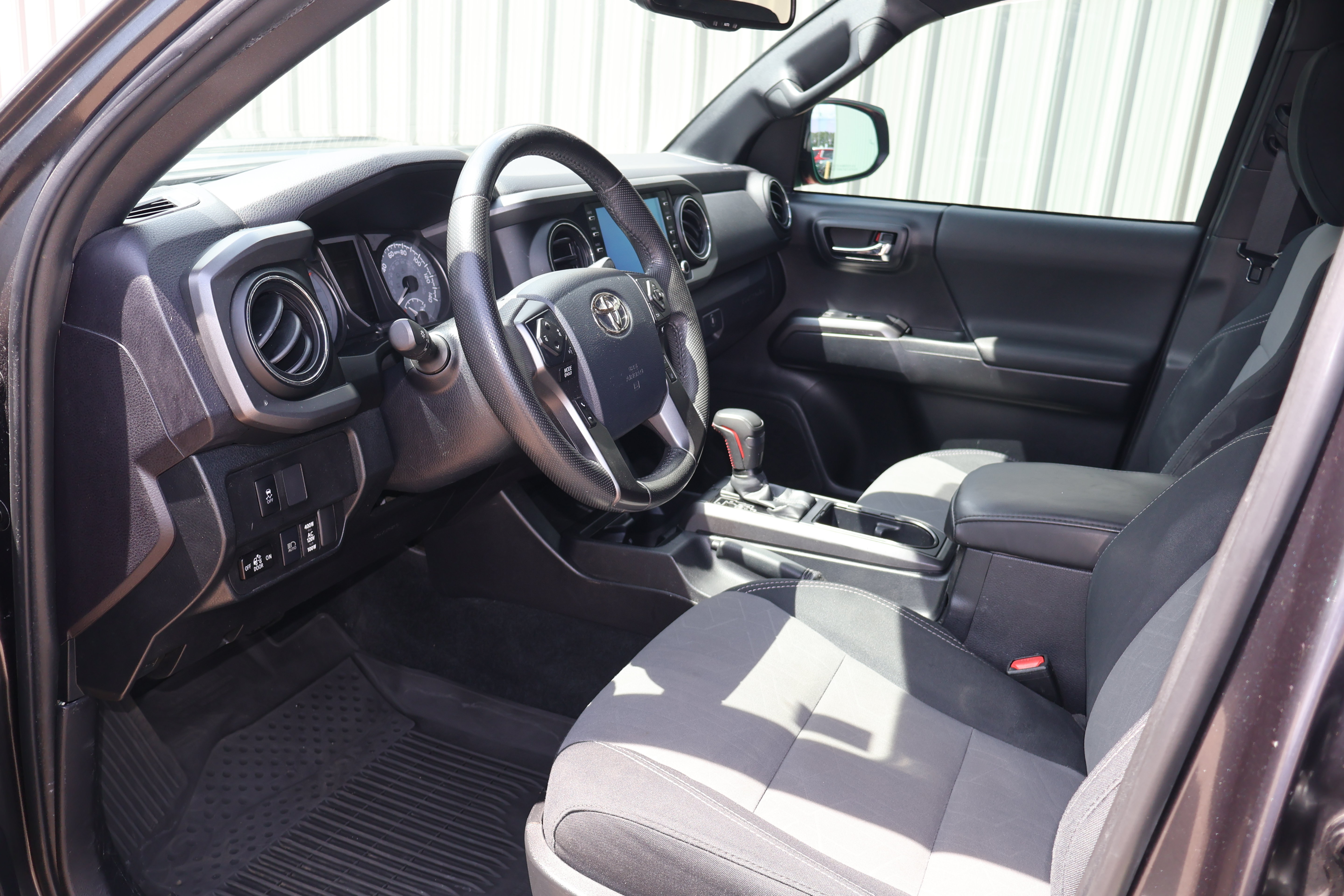 Used 2020 Toyota Tacoma TRD Sport w/ Technology Package RWD image 5