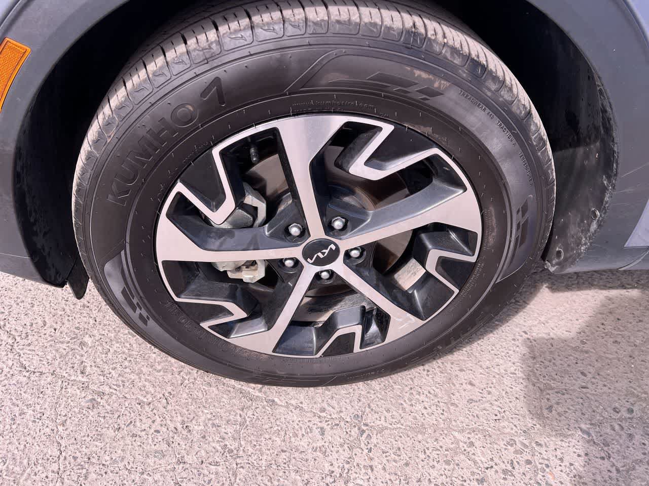 Certified 2025 Kia Sportage EX FWD image 10