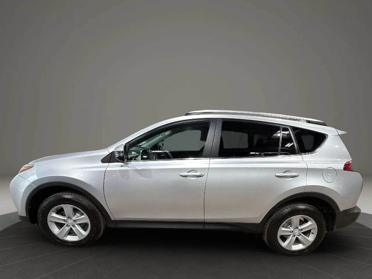 Used 2014 Toyota RAV4 XLE AWD/4WD image 8