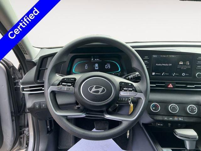 Certified 2025 Hyundai Elantra SE FWD image 13