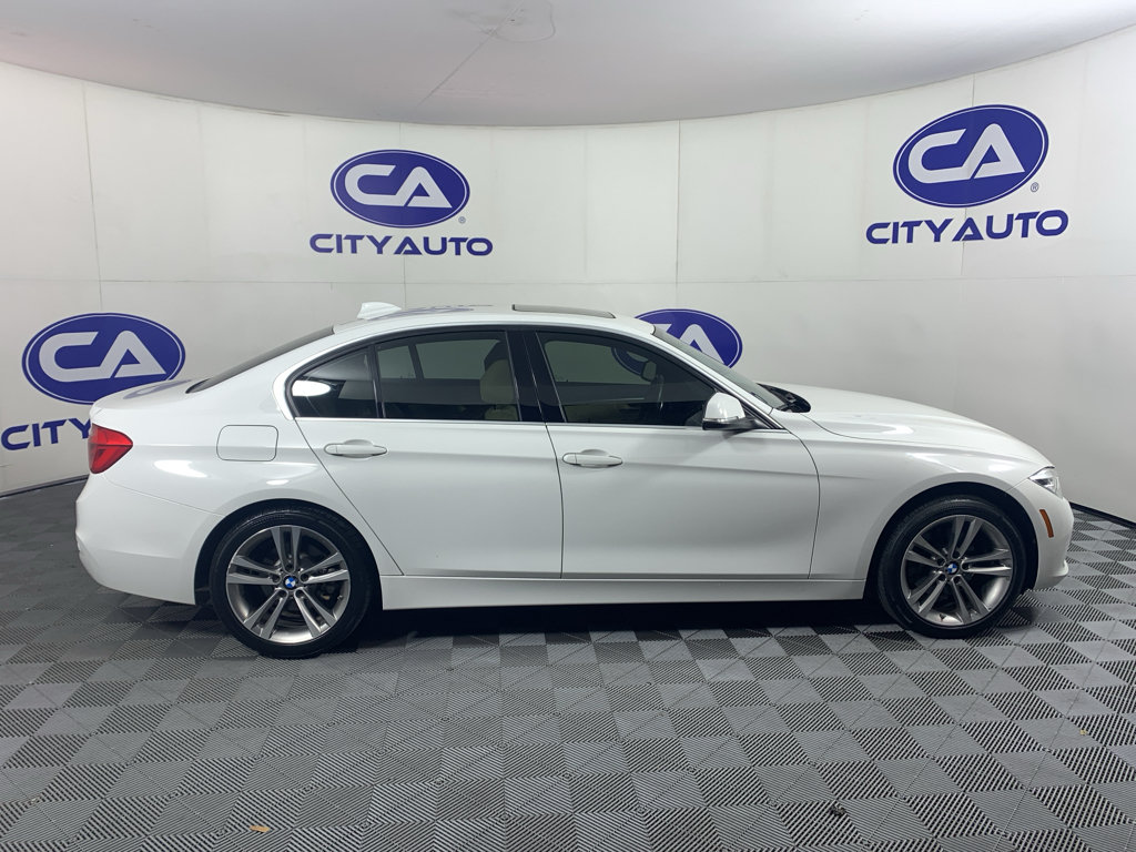 Used 2018 BMW 330i Sedan RWD image 2