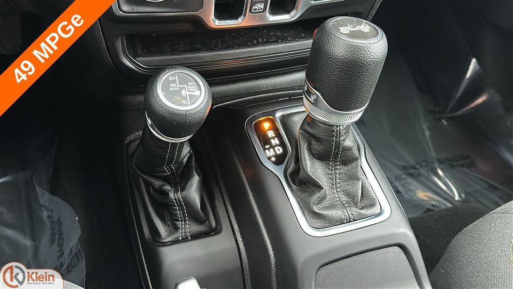 Used 2025 Jeep Wrangler Unlimited Sahara w/ Safety Group AWD/4WD image 23