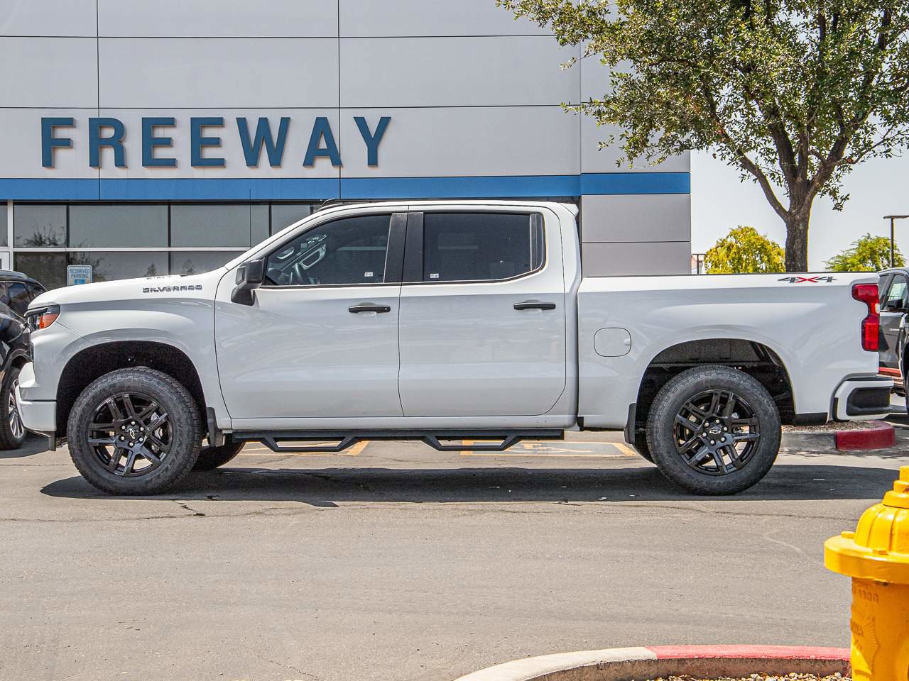 Used 2024 Chevrolet Silverado 1500 Custom image 3