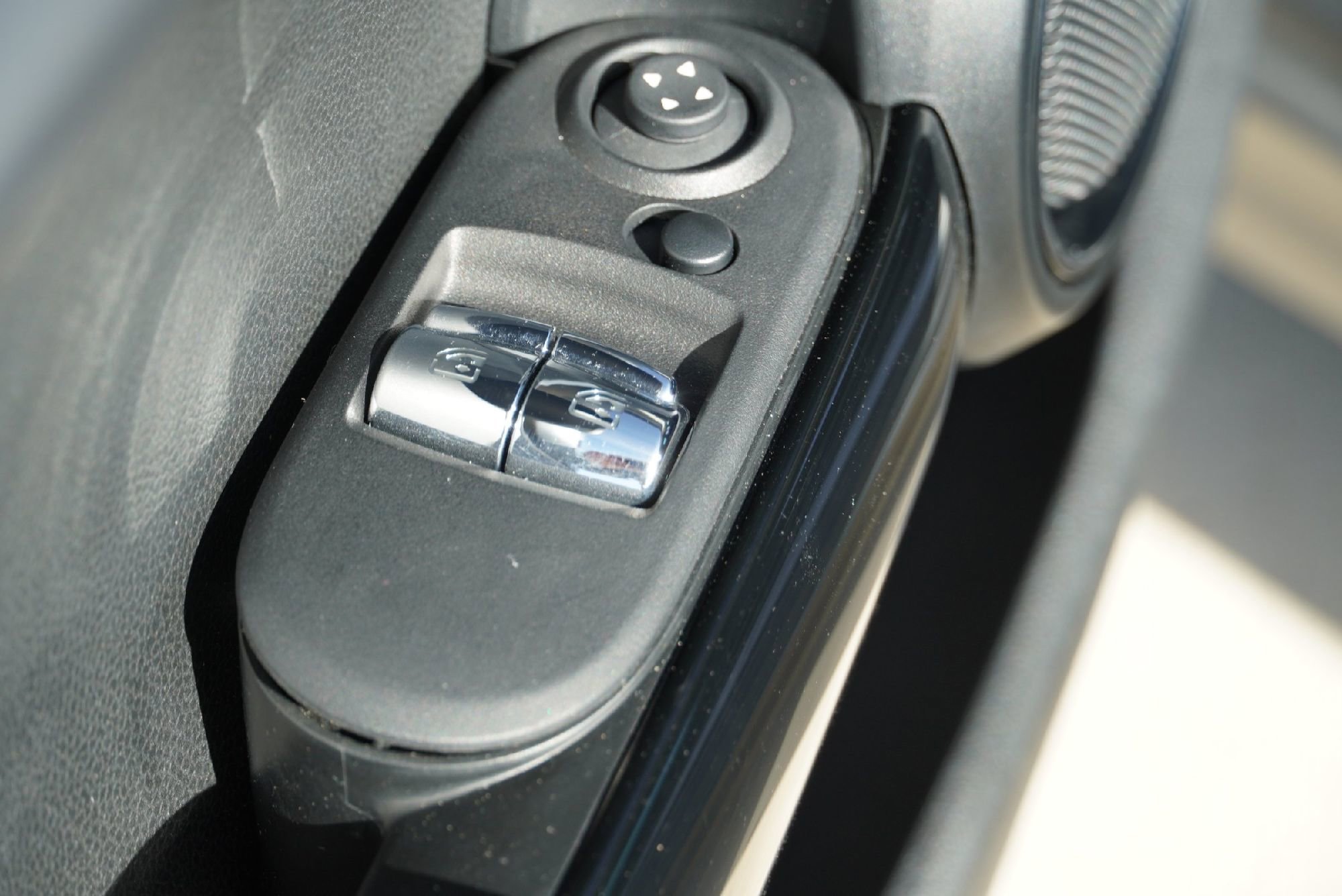 Used 2023 MINI Cooper 2-Door Hardtop image 24