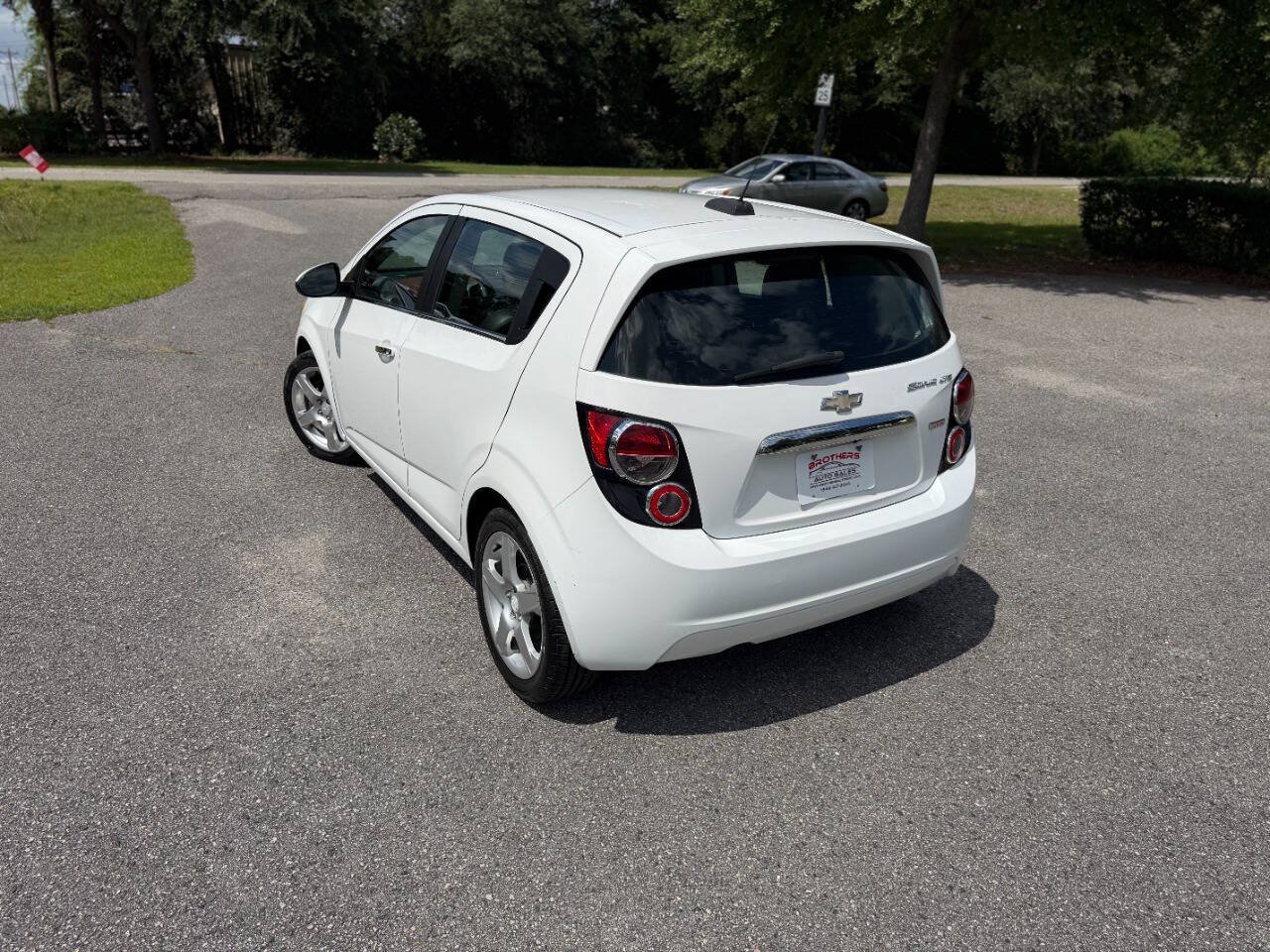 Used 2015 Chevrolet Sonic LTZ FWD image 4