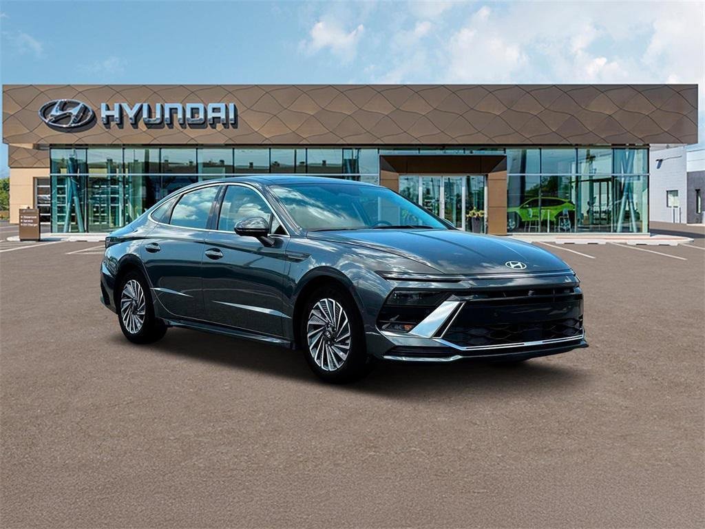 New 2025 Hyundai Sonata Limited image 11