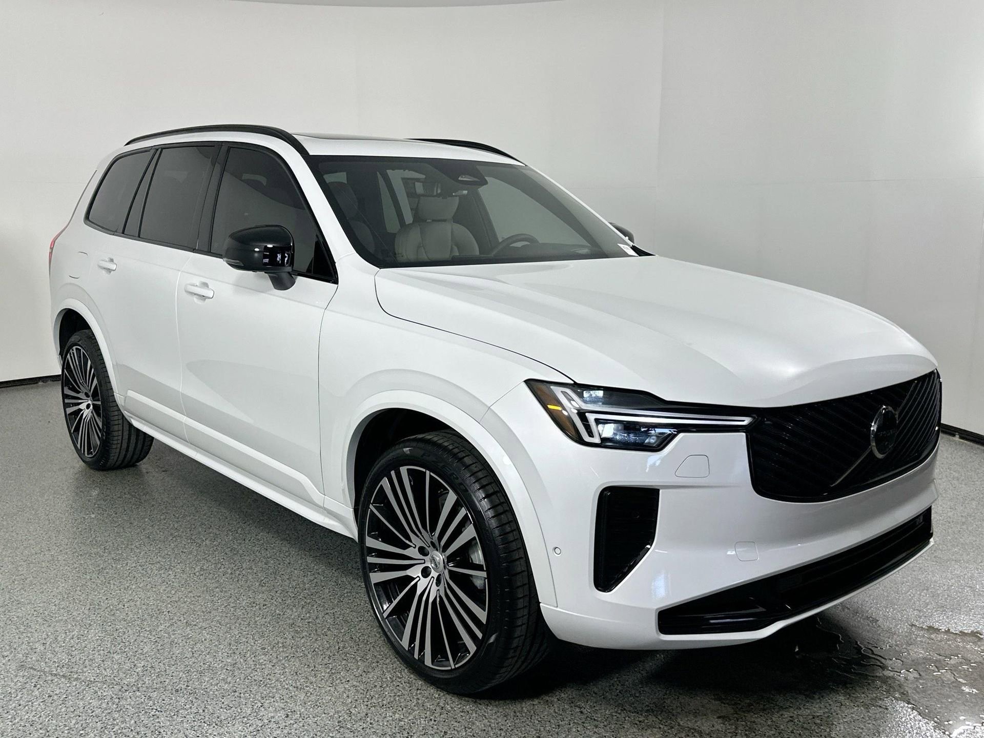 New 2026 Volvo XC90 B6 Ultra w/ Lounge Package image 3