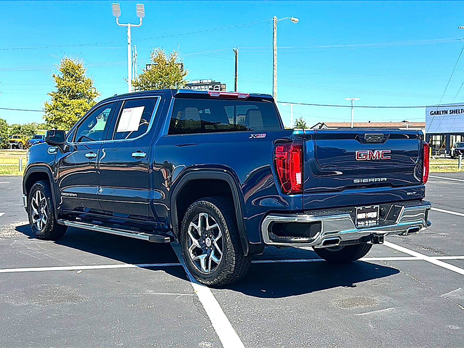 Used 2023 GMC Sierra 1500 SLT AWD/4WD image 6