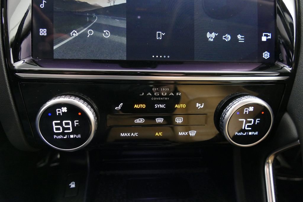 Used 2021 Jaguar E-PACE SE image 12