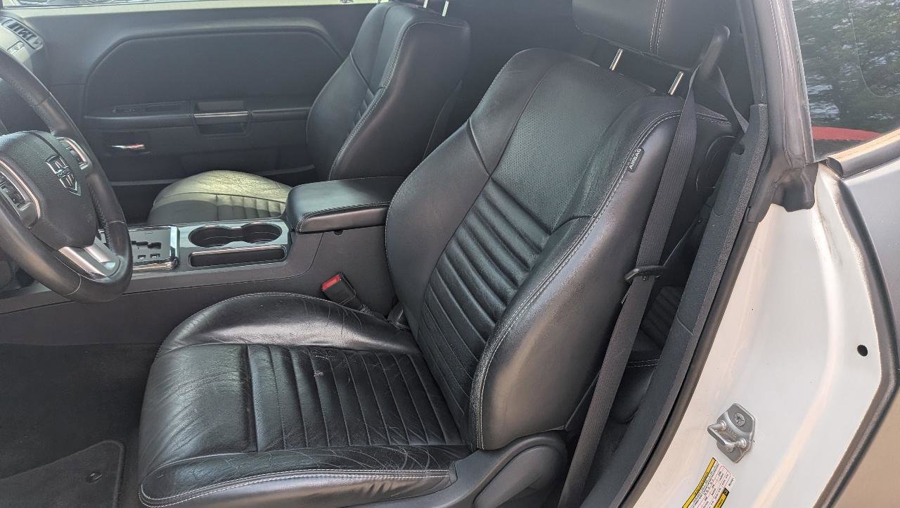Used 2014 Dodge Challenger SXT RWD image 9