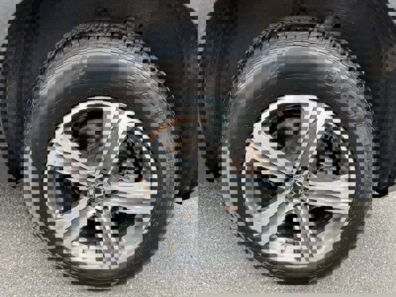 Used 2018 Mercedes-Benz GLC 300 4MATIC w/ Premium Package image 12