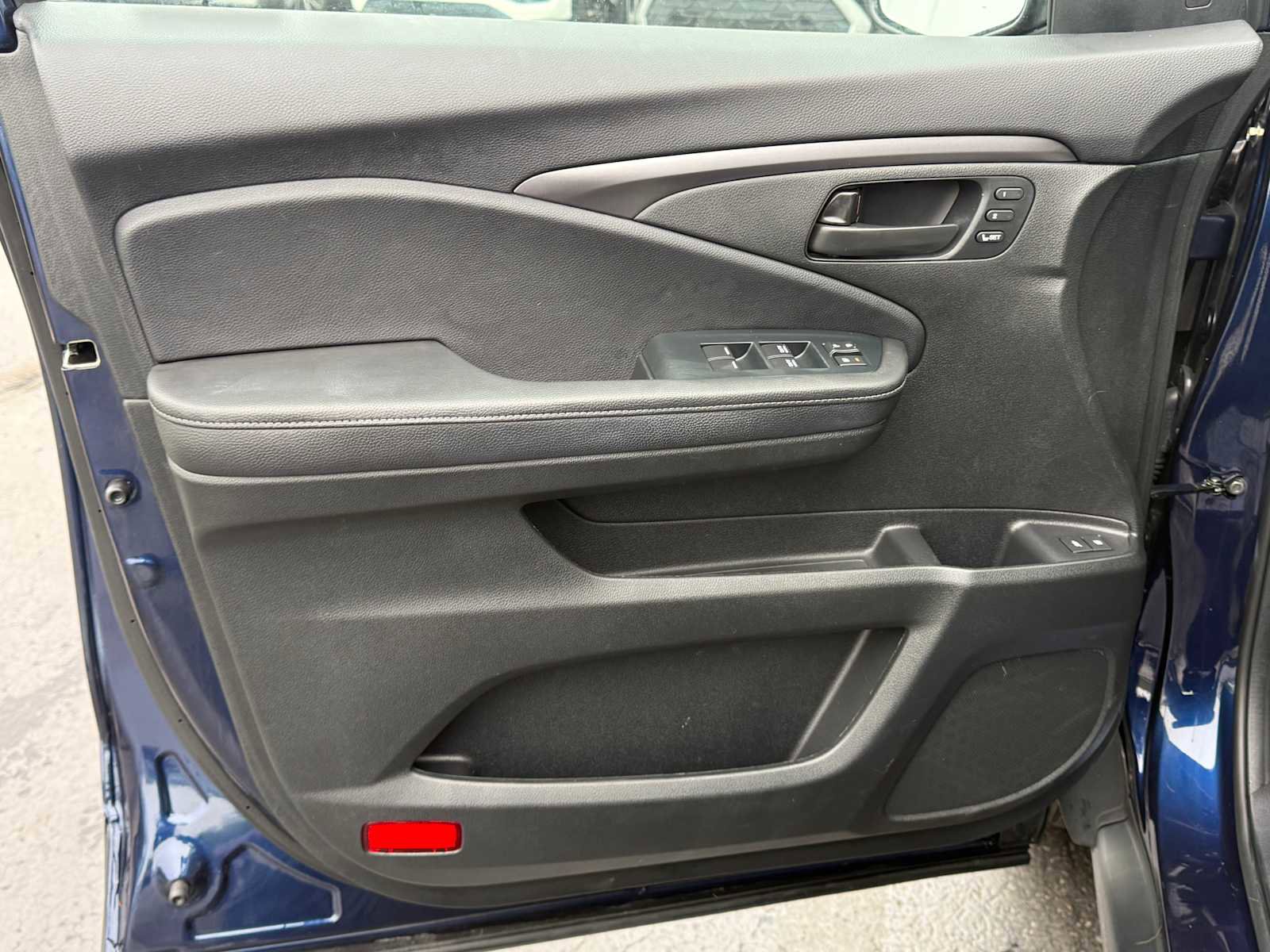 Used 2023 Honda Passport EX-L image 12