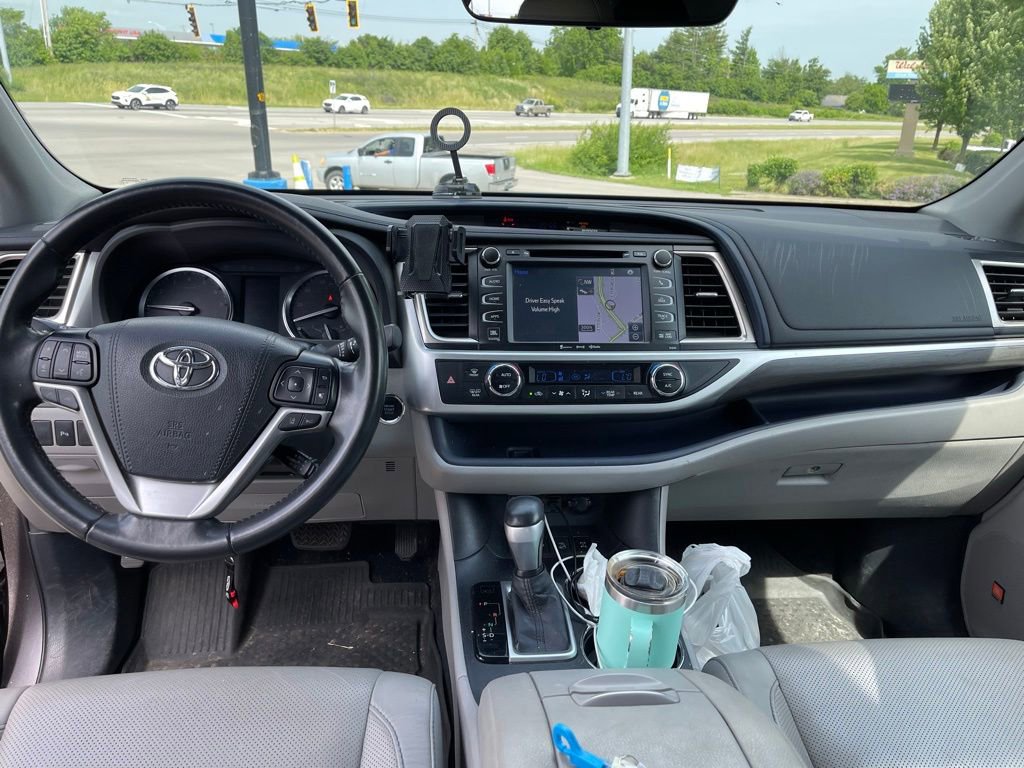 Used 2019 Toyota Highlander Limited AWD/4WD image 11
