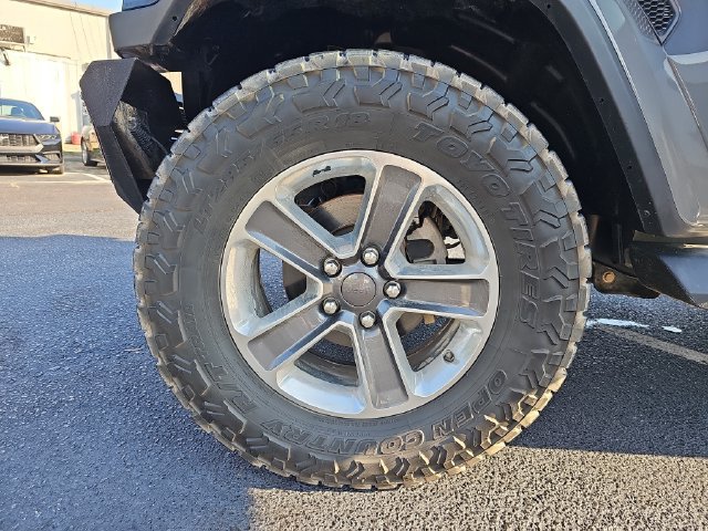 Used 2018 Jeep Wrangler Unlimited Sahara AWD/4WD image 35