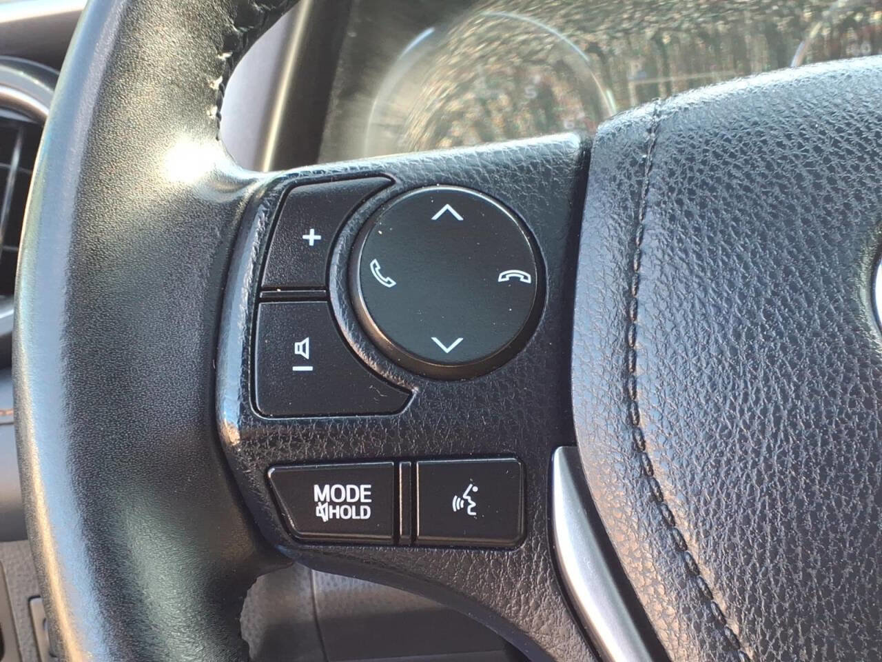 Used 2018 Toyota RAV4 SE w/ Power Extra Value Package AWD/4WD image 24