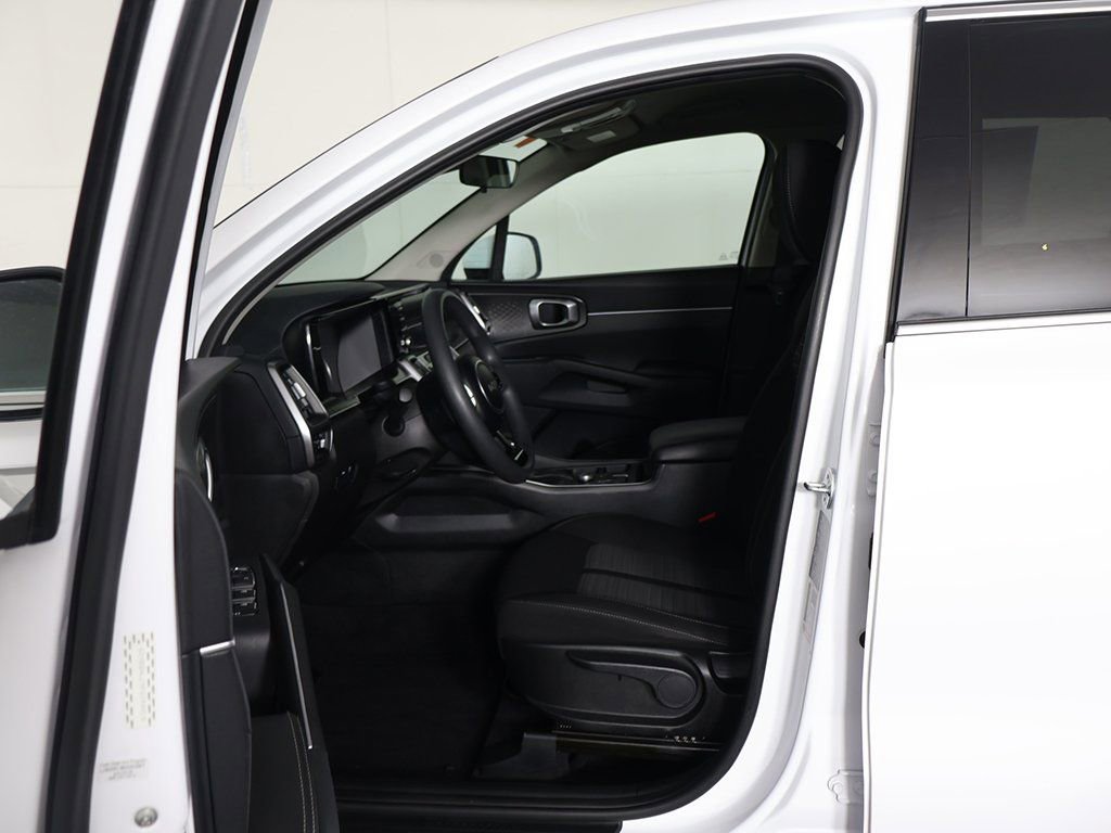 Used 2023 Kia Sorento LX FWD image 26