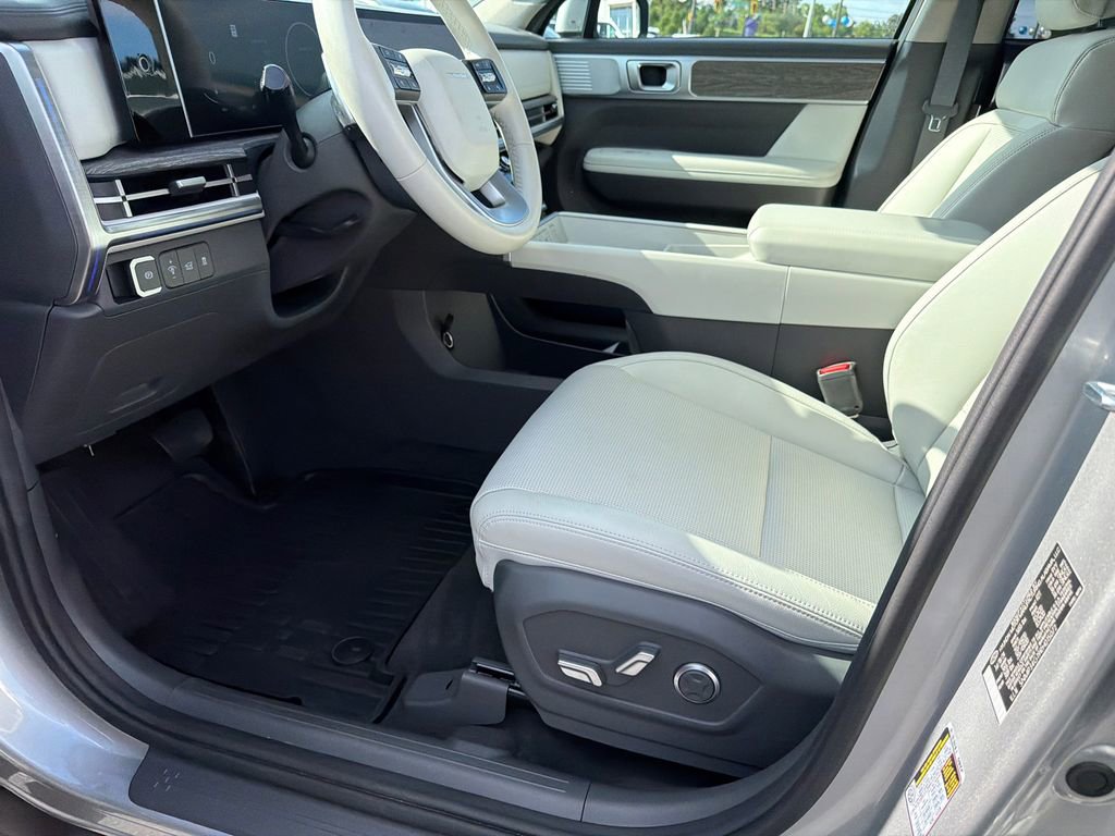 Used 2024 Hyundai Santa Fe Limited FWD image 9